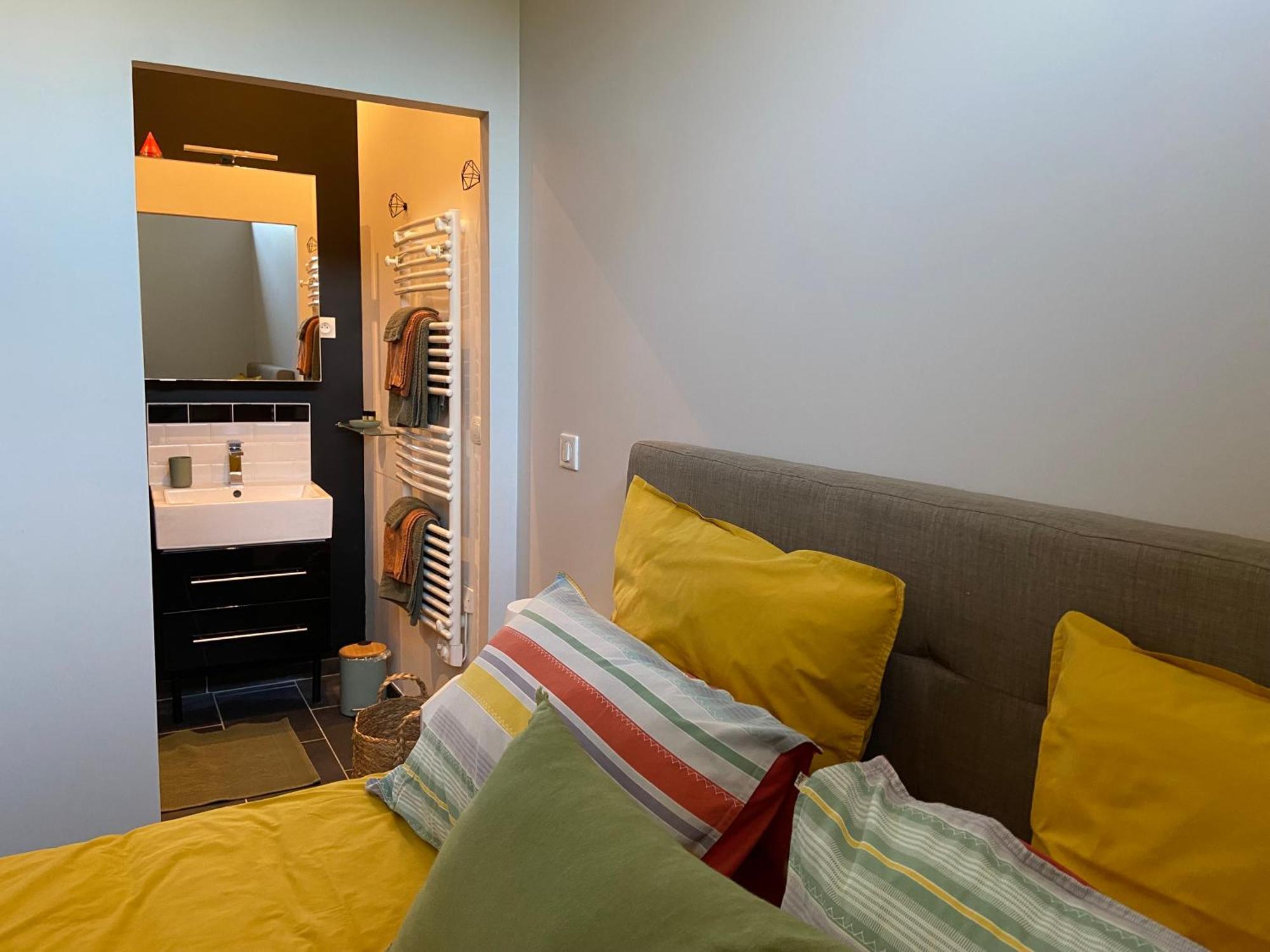Chambre Tout Confort Avec Commodites Espace Repas Wifi Parking ويميرو المظهر الخارجي الصورة